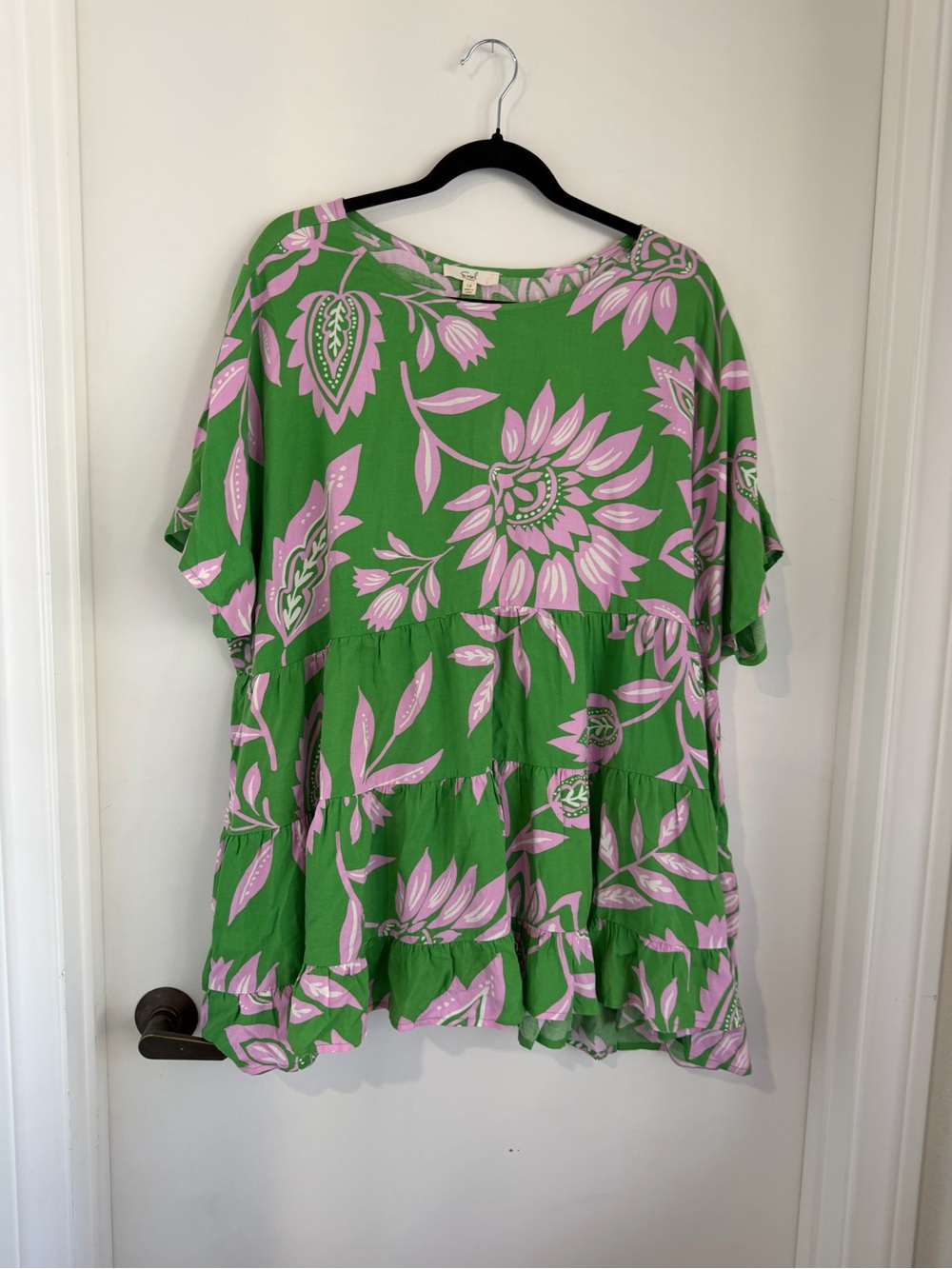Easel Green Babydoll Tunic with Pink Floral Print-NWOT Plus Size
